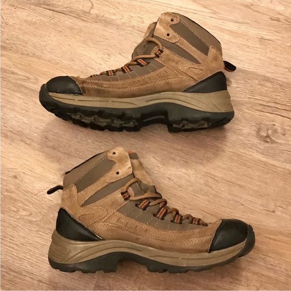 Hiking Boots (flawed) - Picture 7 of 12